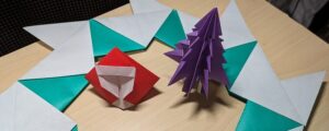 折り紙のサンタとクリスマスツリー